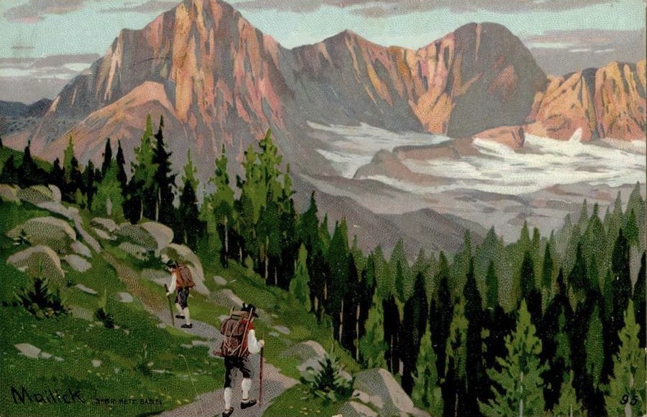 Zwei Personen beim Wandern auf einem Berg mit Rucksäcken, umgeben von Bäumen, Hügeln und einem bewölkten Himmel, mit Text unten.