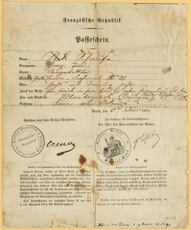 Ein altes, gelbliches Dokument mit einem kreisrunden, schwarz umrandeten Stempel, das schwarze Tintenzeichen enthält, wahrscheinlich ein Brief der deutschen Regierung.