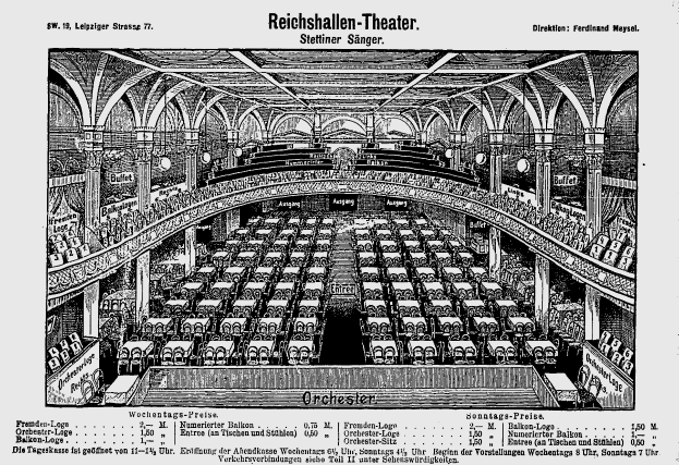 Eine Schwarz-Weiß-Zeichnung des Reichshallen Theaters in Berlin, Deutschland, die den Zuschauerraum mit Sitzreihen, Säulen und einer Decke zeigt, mit Text unten.