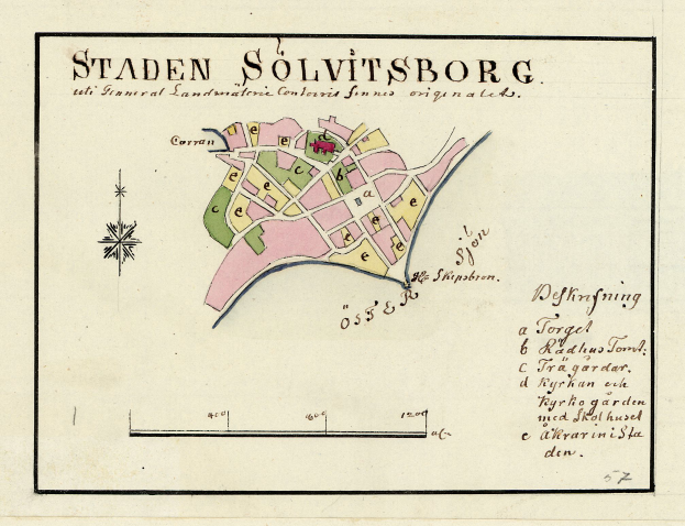 Ein detaillierter Stadtplan von Staden Solvitsborg, Schweden, auf Papier, der Straßen, Gebäude und Sehenswürdigkeiten mit Textanmerkungen zeigt.