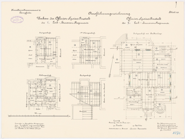 Schwarzer und weißer Grundriss des ehemaligen Bundeskanzleramts mit detaillierter Raumaufteilung und beschrifteten Räumen und Bauelementen.