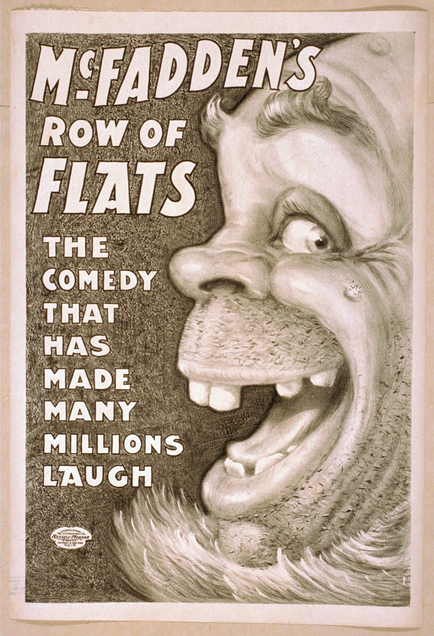 Plakat einer lachenden Person mit wilden Haaren und weit aufgerissenen Augen, eingerahmt von einem hellgelben Hintergrund, mit der Aufschrift "McFadden's Row of Flats: Die Comedy, die viele zum Lachen gebracht hat."