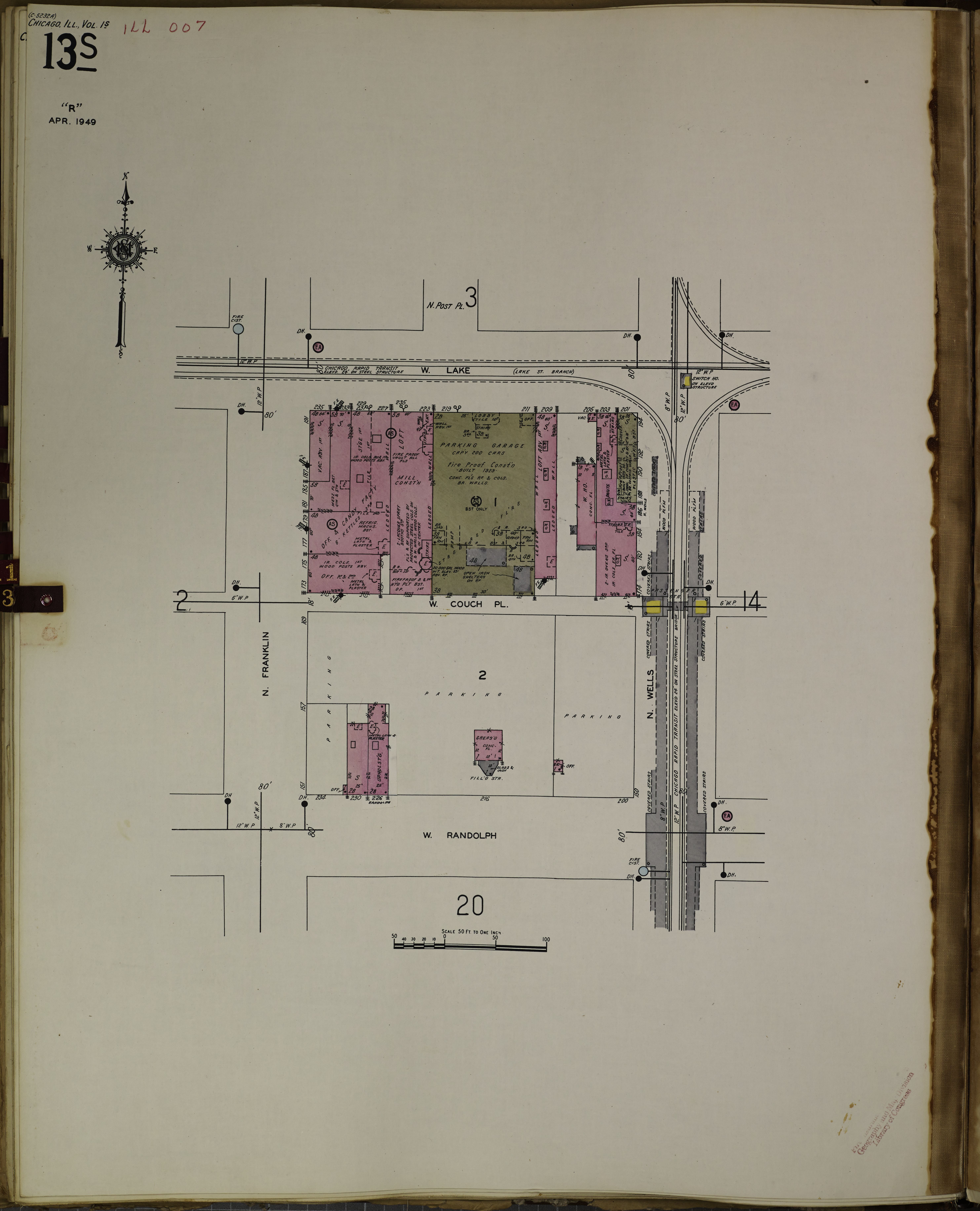 Ein aufgeschlagenes Buch mit einer detaillierten Stadtkarte, umgeben von Plänen und Text.