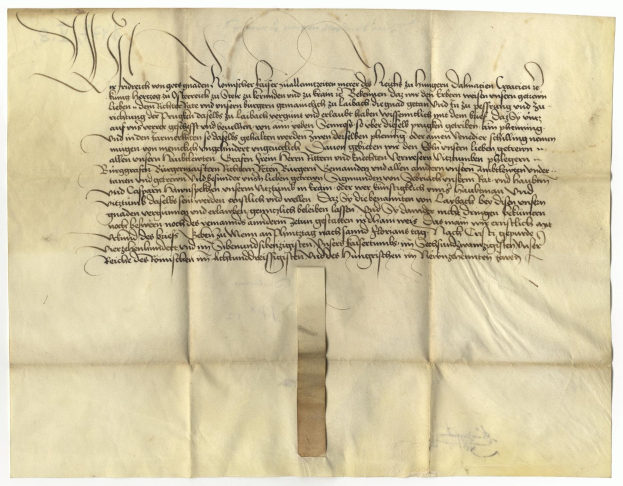 Ein gelbliches, altes Stück Papier mit schwarzer Handschrift, ein Schreiben des deutschen Staates, das die Freigabe eines Gesuchs für den Tod eines Mannes anfordert.