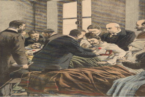 Eine Gruppe von Menschen umgibt einen Mann, der auf einem Bett in einem Raum mit einem Fenster liegt, während einige ihn beobachten, während er, ein Arzt in einem weißen Kittel und Stethoskop, scheinbar der Mittelpunkt der Szene ist.