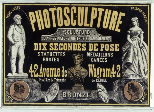 Plakat für eine Skulpturenausstellung in Paris, mit Bildern von Skulpturen und beschreibendem Text.