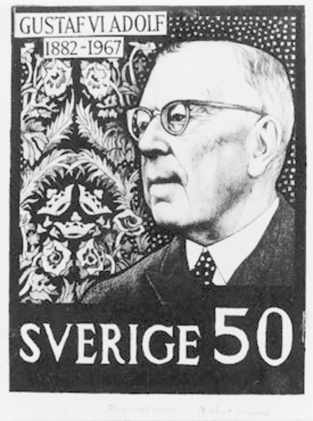 Ein Schwarzweiß-Porträt von Gustav Vi Adolf, einem schwedischen Philosophen und Nobelpreisträger für Literatur, der einen Anzug und eine Krawatte trägt, mit Gedenkdesign und Text.