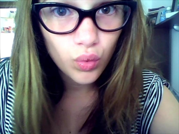 Eine Frau mit Brille.