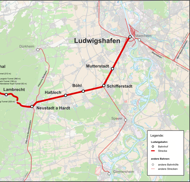 Eine Karte von Ludwigshafen, Deutschland, mit einer roten Linie, die die Bahnroute zeigt und Text, der die Länge, Entfernung und Sehenswürdigkeiten der Bahn beschreibt.