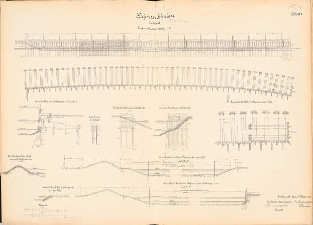 Offenes Buch mit detaillierten Zeichnungen und Texten eines Eisenbahnsystems, einschließlich einer Eisenbahnschienen-Illustration.