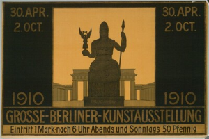Ein Plakat mit einer Statue vor einem Gebäude, mit Text und Zahlen, die das Berliner-Kunstausstellung-Event beschreiben.
