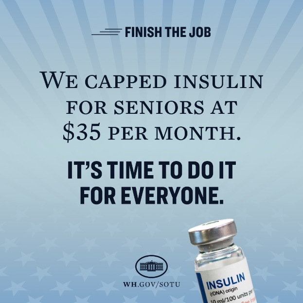 Ein Plakat mit einem Insulinfläschchen auf der rechten Seite mit dem Text "Wir haben Insulin für Senioren auf 35 Dollar pro Monat gedeckelt. Es ist an der Zeit, es für alle zu tun."