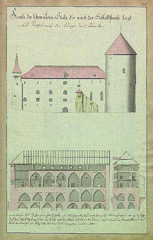 Ein detailliertes Bild von Schloss Neuburg, einer deutschen Burg mit markantem Turm und Uhrturm, begleitet von beschreibendem Text.