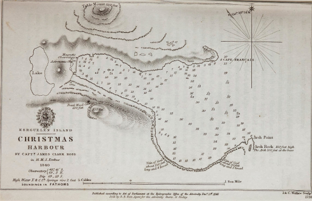 Ein detaillierter alter Plan von Weihnachtshafen, der verschiedene Inseln und Gewässer zeigt, mit Text, der Informationen über die Größe, den Standort und die Merkmale des Hafens bereitstellt.