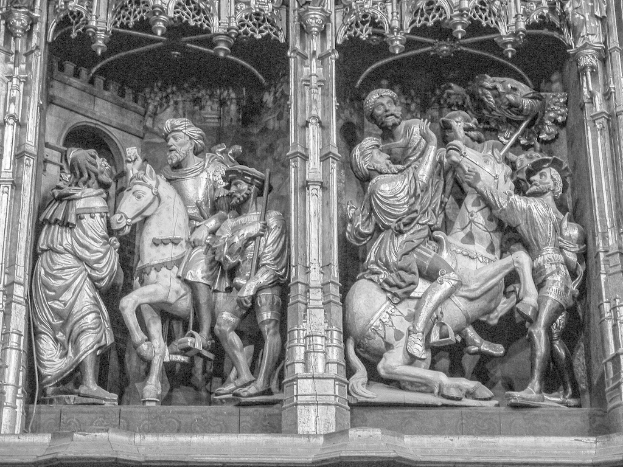 Skulpturen in einer Au├čenanlage ausgestellt.